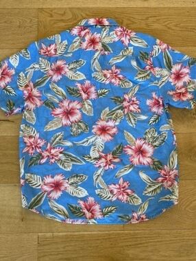 Tommy Bahama - Coconut Point Hibiscus Cay Island Zone Camp Shirt in Blue Pink
